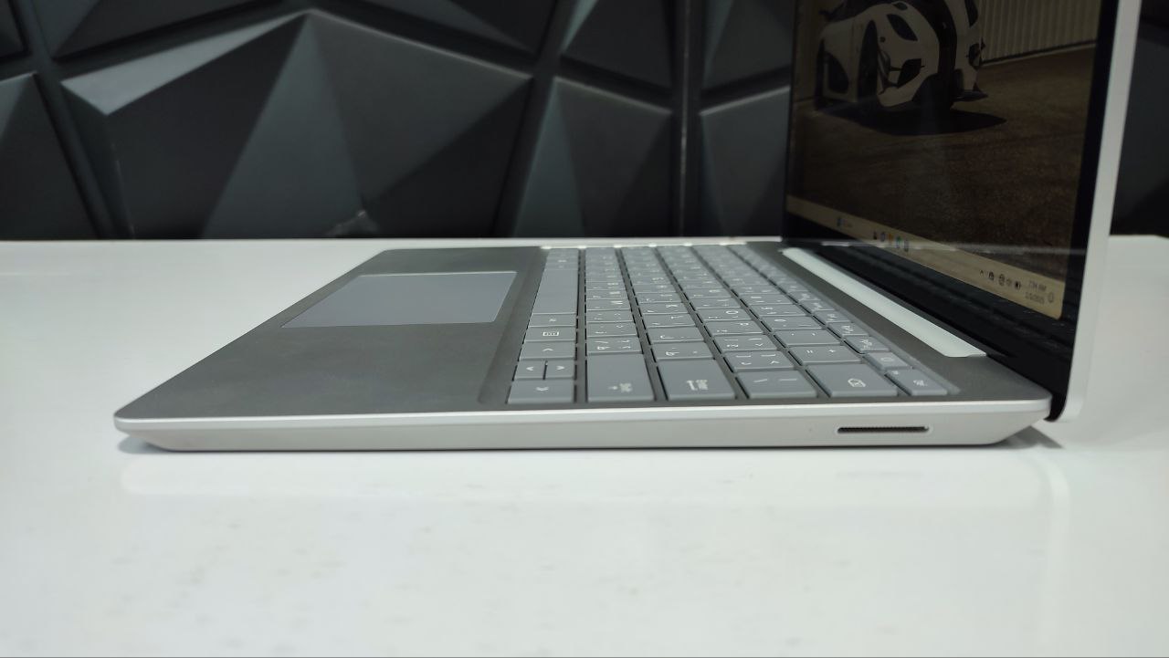 Microsoft Surface Laptop Go